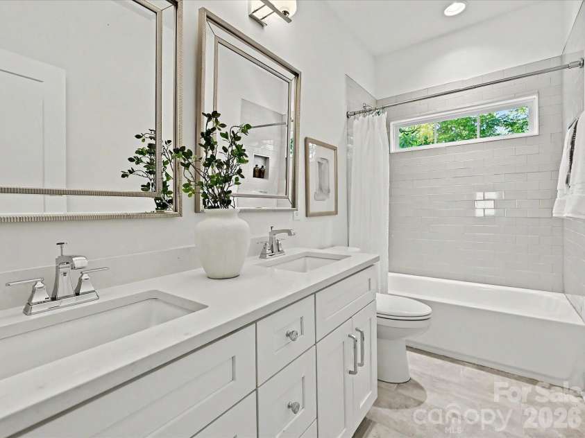 1216 Lomax Avenue, Charlotte, NC 28211.  MLS# CAR4381287, YatesRealty ID 33285. 