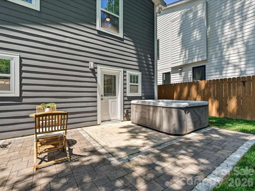 1216 Lomax Avenue, Charlotte, NC 28211.  MLS# CAR4381287, YatesRealty ID 33285. 