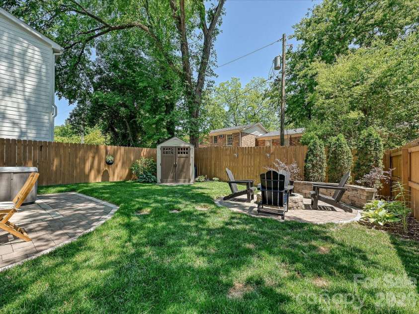 1216 Lomax Avenue, Charlotte, NC 28211.  MLS# CAR4381287, YatesRealty ID 33285. 