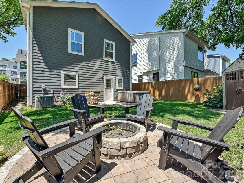 1216 Lomax Avenue, Charlotte, NC 28211.  MLS# CAR4381287, YatesRealty ID 33285. 