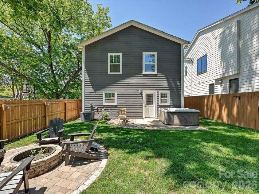 1216 Lomax Avenue, Charlotte, NC 28211.  MLS# CAR4381287, YatesRealty ID 33285. 