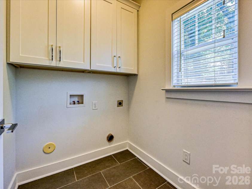 1216 Lomax Avenue, Charlotte, NC 28211.  MLS# CAR4381287, YatesRealty ID 33285. 