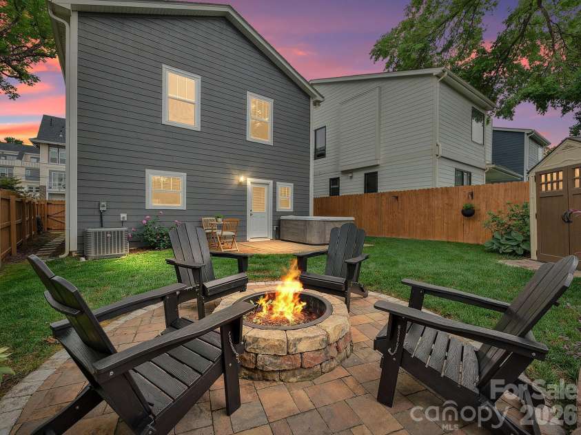 1216 Lomax Avenue, Charlotte, NC 28211.  MLS# CAR4381287, YatesRealty ID 33285. 
