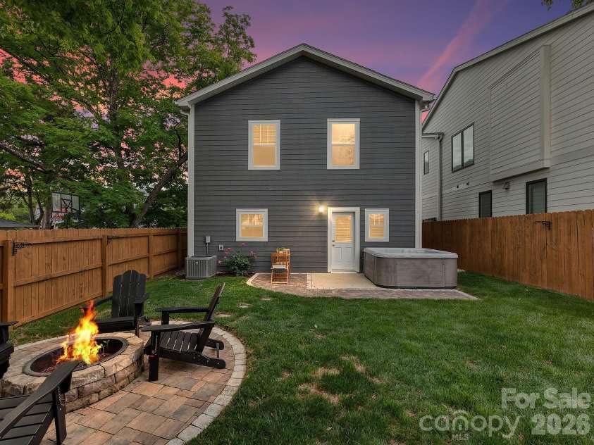 1216 Lomax Avenue, Charlotte, NC 28211.  MLS# CAR4381287, YatesRealty ID 33285. 