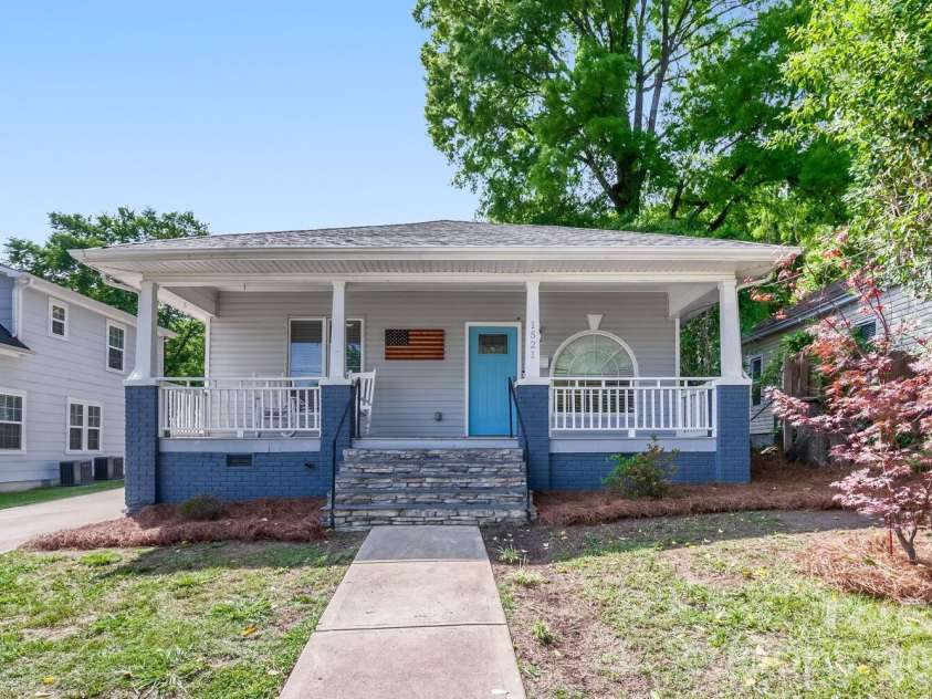 1521 Hawthorne Lane, Charlotte, NC 28205.  MLS# CAR4382322, YatesRealty ID 33286. 
