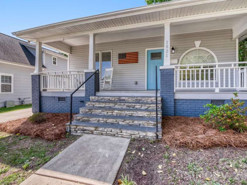 1521 Hawthorne Lane, Charlotte, NC 28205.  MLS# CAR4382322, YatesRealty ID 33286. 