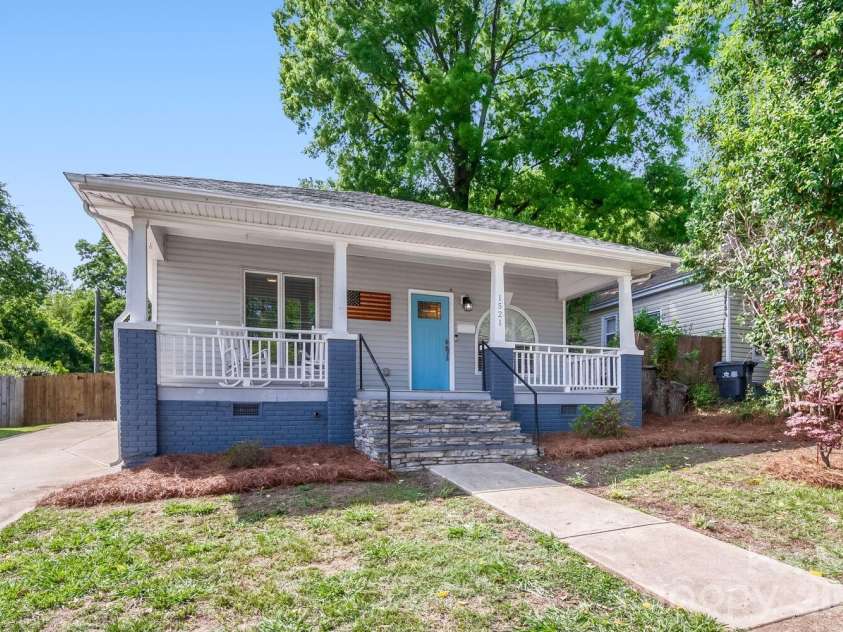 1521 Hawthorne Lane, Charlotte, NC 28205.  MLS# CAR4382322, YatesRealty ID 33286. 