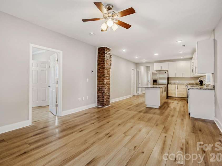 1521 Hawthorne Lane, Charlotte, NC 28205.  MLS# CAR4382322, YatesRealty ID 33286. 