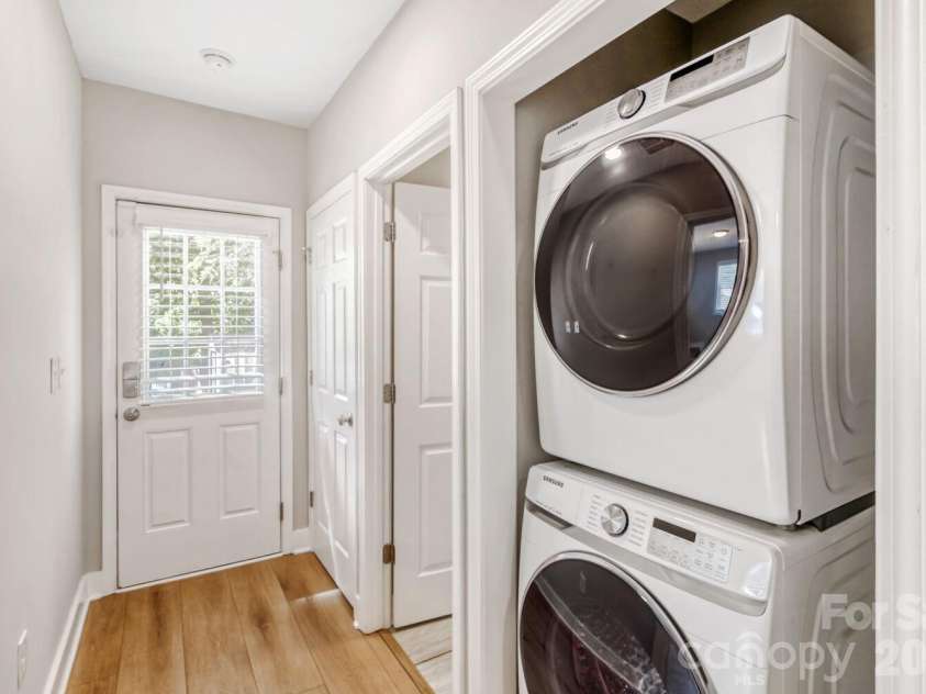 1521 Hawthorne Lane, Charlotte, NC 28205.  MLS# CAR4382322, YatesRealty ID 33286. Stackable Washer/Dryer to convey