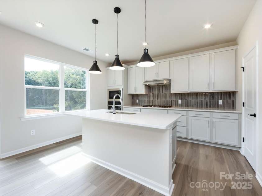 7023 Short Stirrup Lane, Mint Hill, NC 28227.  MLS# CAR4291701, YatesRealty ID 33286. Gourmet Kitchen layout with crisp white cabinetry.