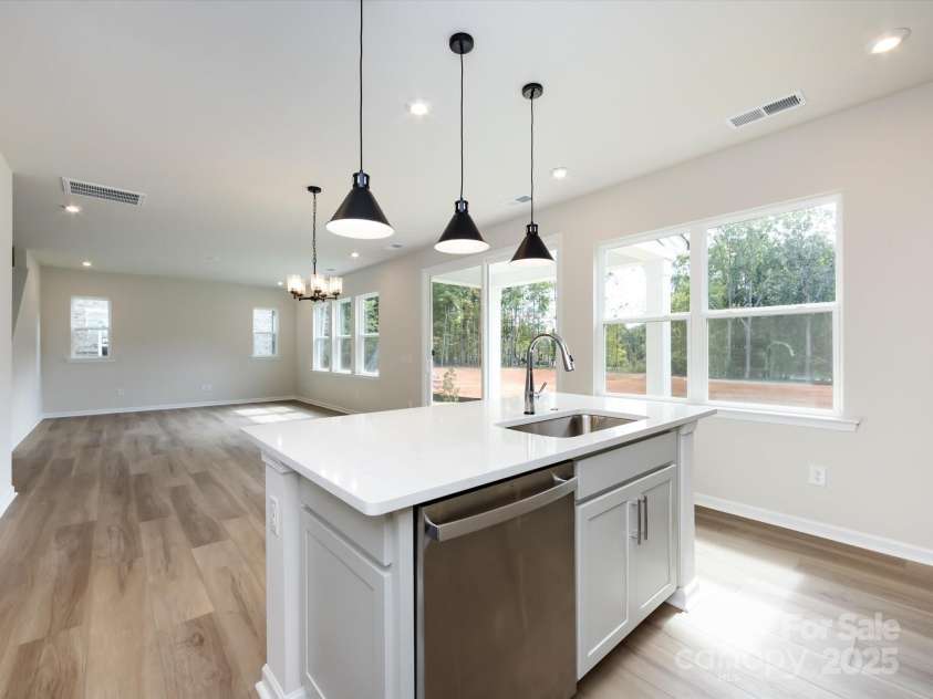 7023 Short Stirrup Lane, Mint Hill, NC 28227.  MLS# CAR4291701, YatesRealty ID 33286. Large central island ideal for casual dining.