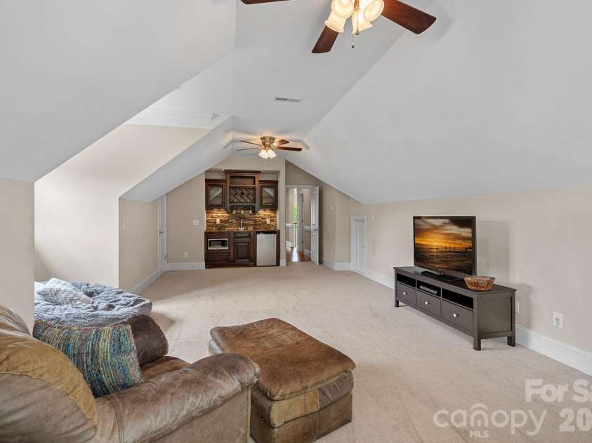 195 Birdie Drive, Stanley, NC 28164.  MLS# CAR4385240, YatesRealty ID 33287. 