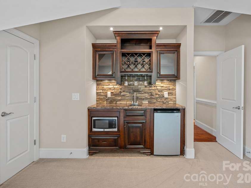195 Birdie Drive, Stanley, NC 28164.  MLS# CAR4385240, YatesRealty ID 33287. 