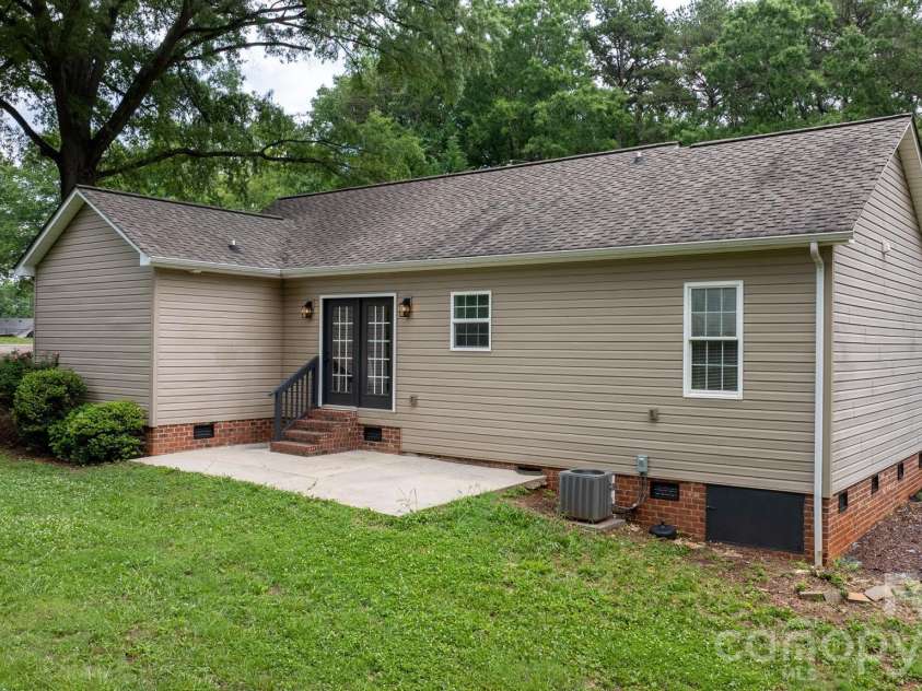 208 B Avenue, Maiden, NC 28650.  MLS# CAR4389160, YatesRealty ID 33288. 