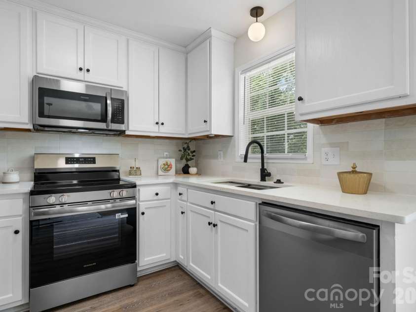208 B Avenue, Maiden, NC 28650.  MLS# CAR4389160, YatesRealty ID 33288. 
