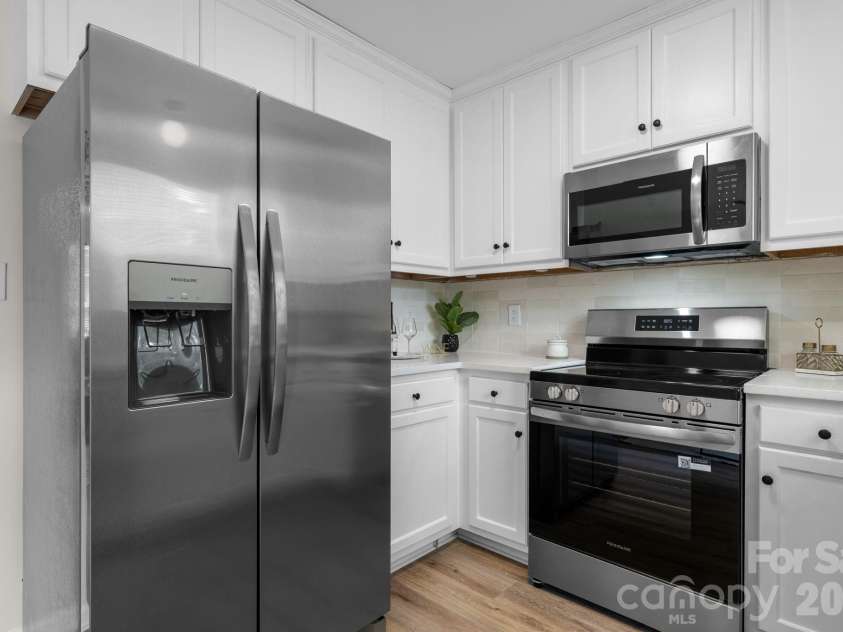 208 B Avenue, Maiden, NC 28650.  MLS# CAR4389160, YatesRealty ID 33288. 