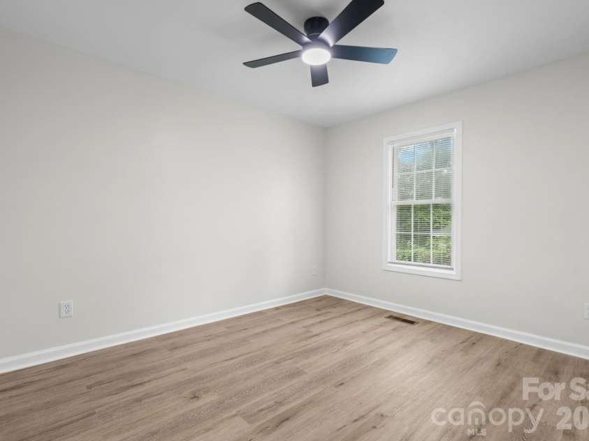 208 B Avenue, Maiden, NC 28650.  MLS# CAR4389160, YatesRealty ID 33288. 