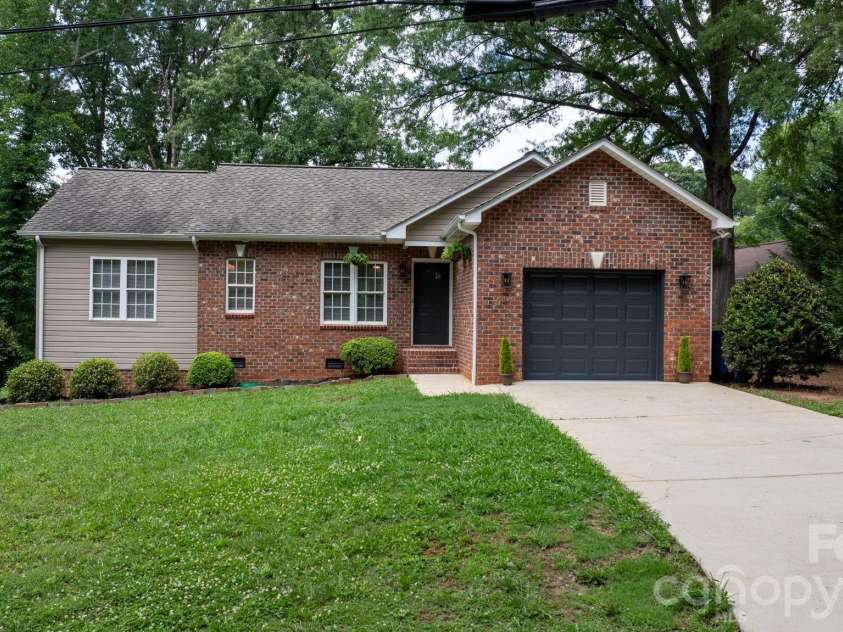 208 B Avenue, Maiden, NC 28650.  MLS# CAR4389160, YatesRealty ID 33288. 