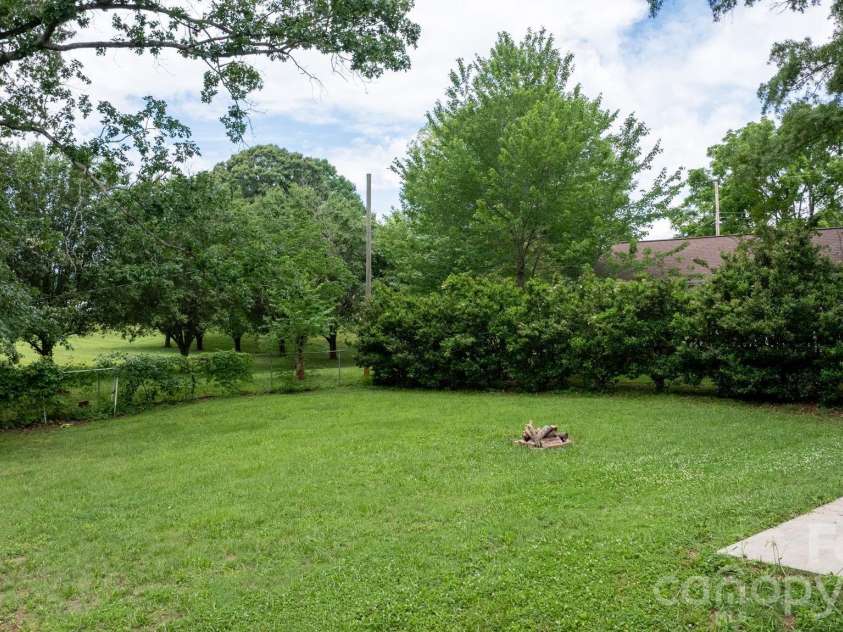 208 B Avenue, Maiden, NC 28650.  MLS# CAR4389160, YatesRealty ID 33288. 