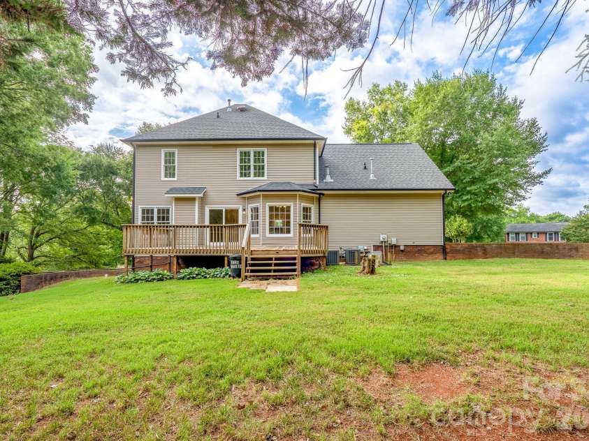 2116 Quail Drive, Concord, NC 28027.  MLS# CAR4389135, YatesRealty ID 33289. 