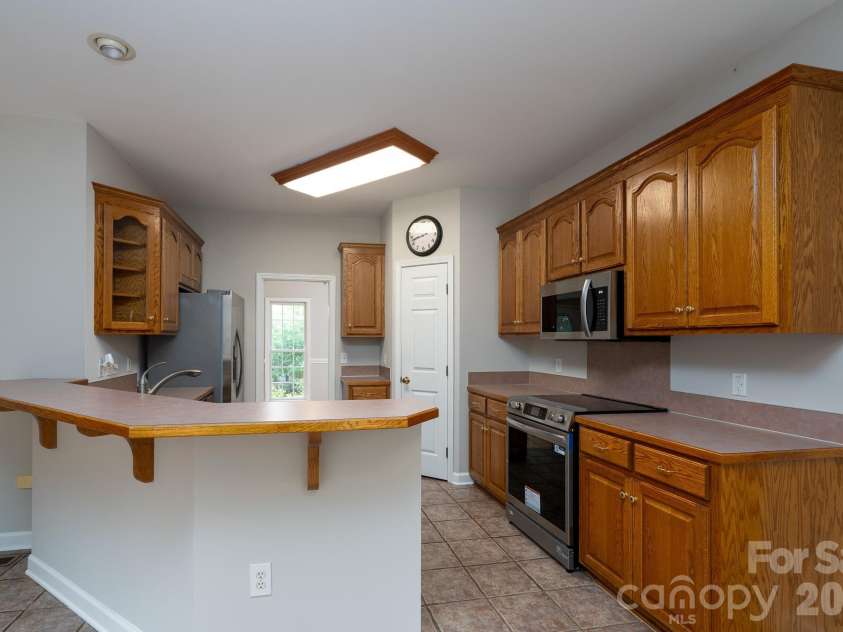 2116 Quail Drive, Concord, NC 28027.  MLS# CAR4389135, YatesRealty ID 33289. Great size kitchen open to breakfast nook area.