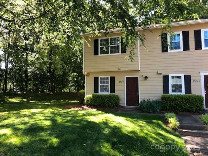 2929 Heathstead Place, Charlotte, NC 28210.  MLS# CAR4299775, YatesRealty ID 3329. 