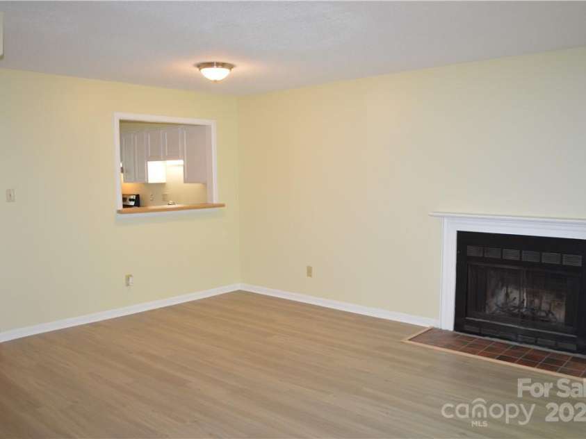 2929 Heathstead Place, Charlotte, NC 28210.  MLS# CAR4299775, YatesRealty ID 3329. 