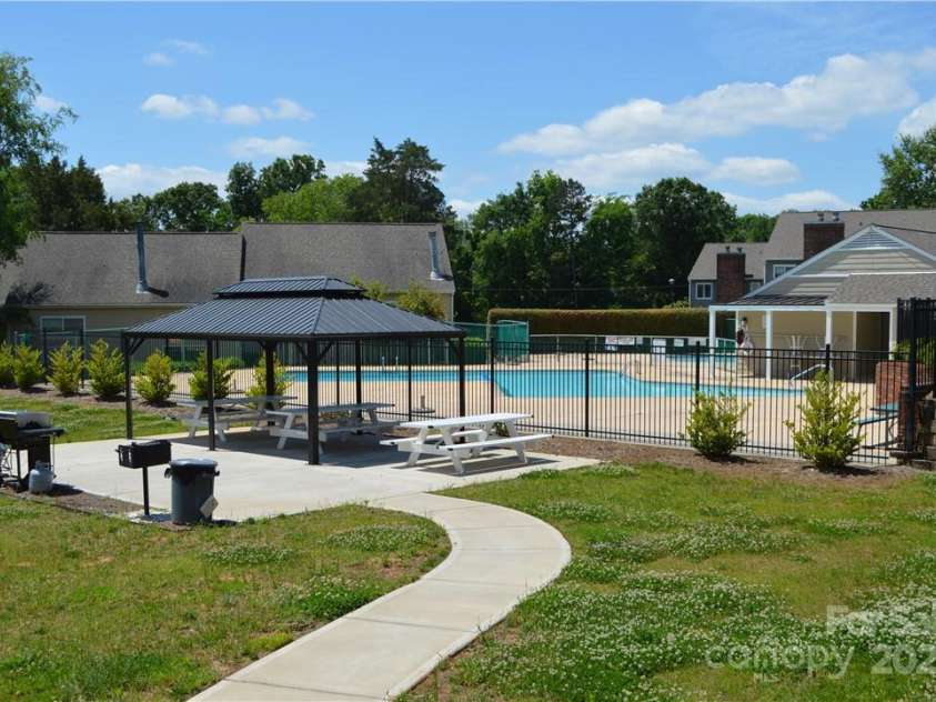 2929 Heathstead Place, Charlotte, NC 28210.  MLS# CAR4299775, YatesRealty ID 3329. 
