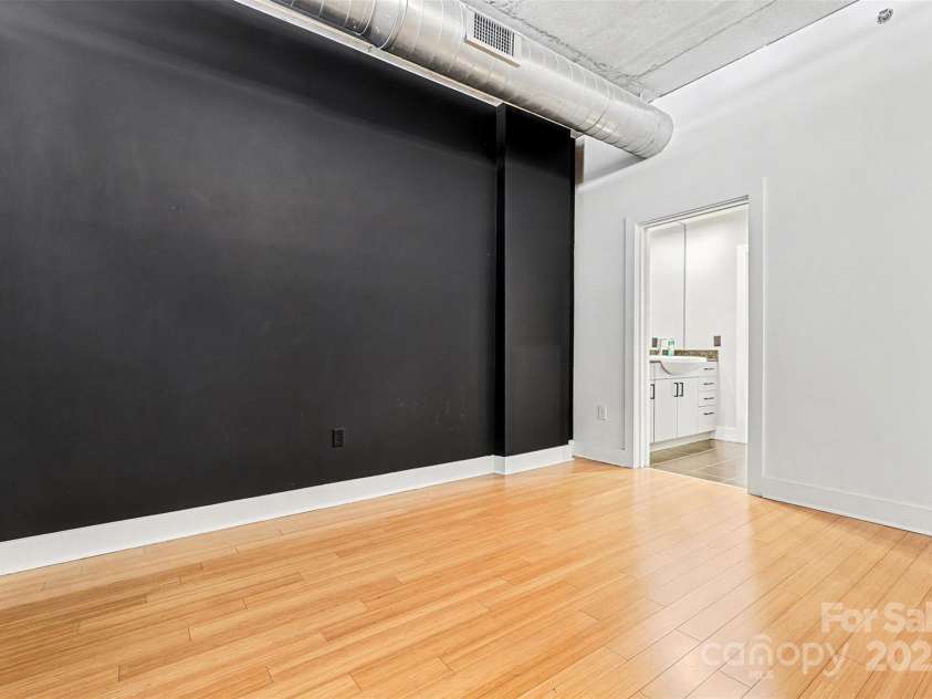 505 6th Street, Charlotte, NC 28202.  MLS# CAR4331119, YatesRealty ID 3329. 