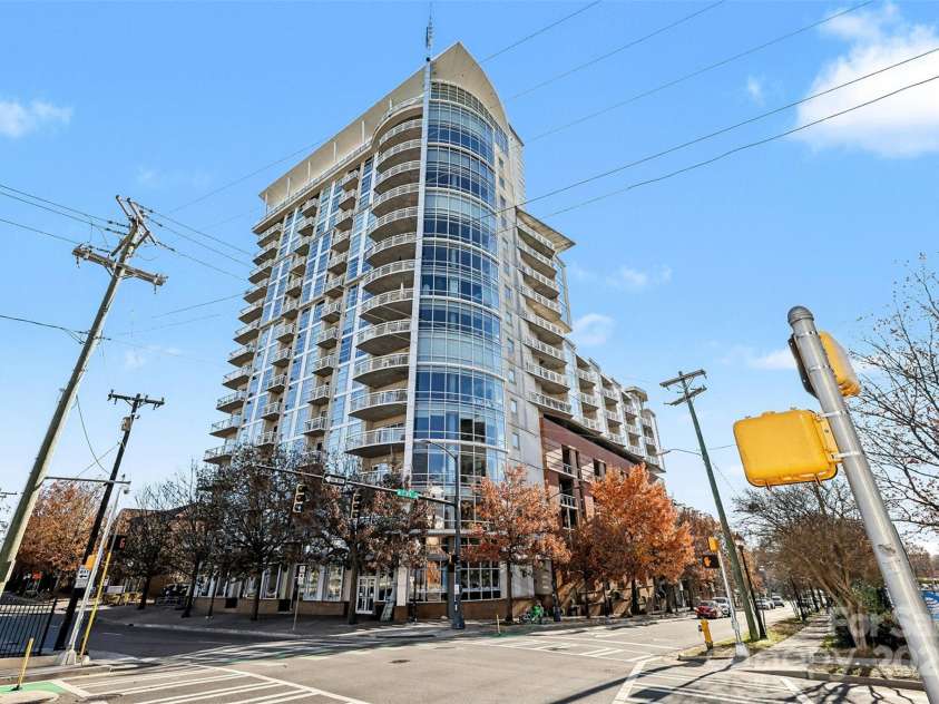 505 6th Street, Charlotte, NC 28202.  MLS# CAR4331119, YatesRealty ID 3329. Exterior – Corner AngleContemporary glass façade and corner balconies capture the urban energy and style of this Uptown landmark.