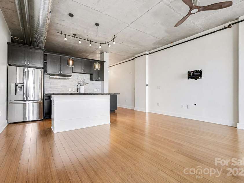 505 6th Street, Charlotte, NC 28202.  MLS# CAR4331119, YatesRealty ID 3329. Kitchen and Great RoomIndustrial-modern style with clean finishes and seamless flow from kitchen to living area—ideal for entertaining.