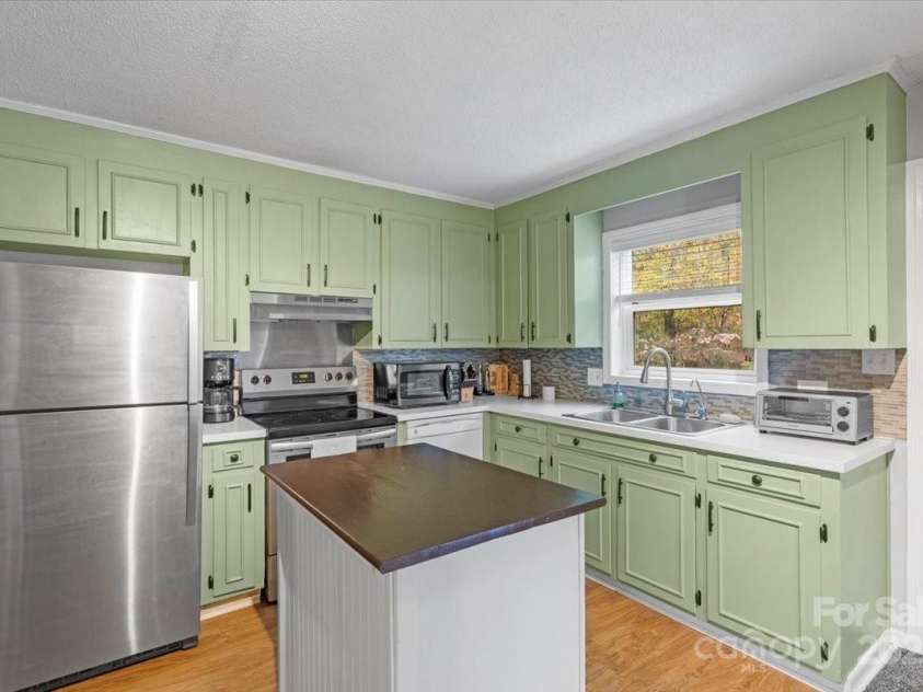 958 Sherwood Circle, Lancaster, SC 29720.  MLS# CAR4202189, YatesRealty ID 3329. 
