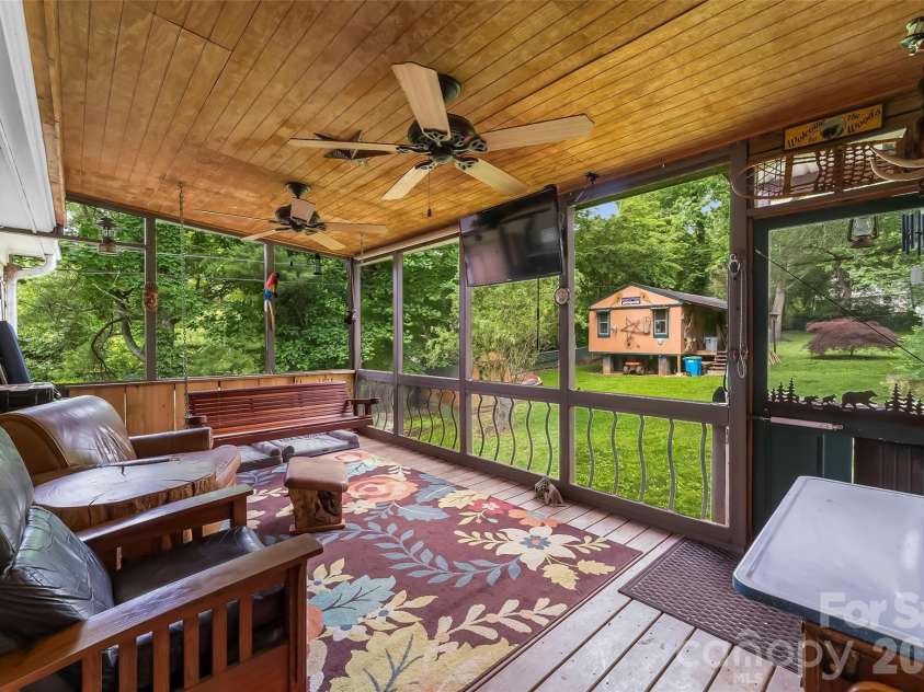 10 Oak Leaf Lane, Arden, NC 28704.  MLS# CAR4388515, YatesRealty ID 33290. 