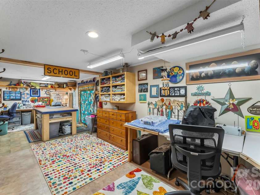 10 Oak Leaf Lane, Arden, NC 28704.  MLS# CAR4388515, YatesRealty ID 33290. 