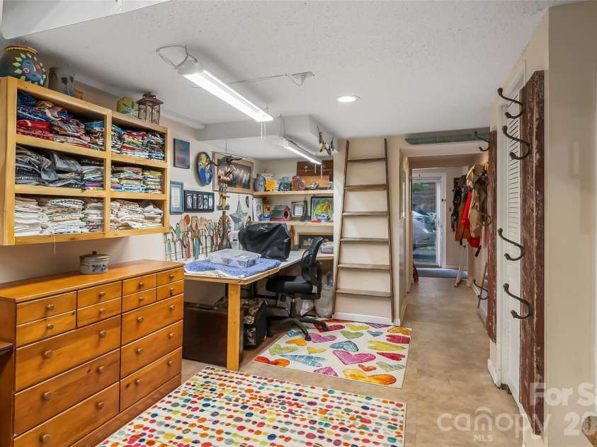 10 Oak Leaf Lane, Arden, NC 28704.  MLS# CAR4388515, YatesRealty ID 33290. 