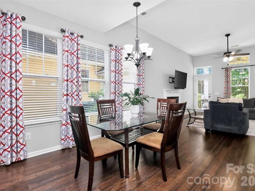 4540 Blackmuir Wood Circle, Charlotte, NC 28270.  MLS# CAR4388580, YatesRealty ID 33291. Main Level Dining Area