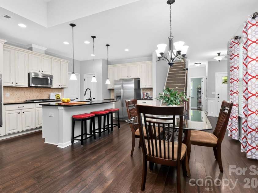 4540 Blackmuir Wood Circle, Charlotte, NC 28270.  MLS# CAR4388580, YatesRealty ID 33291. Main Level Dining Area