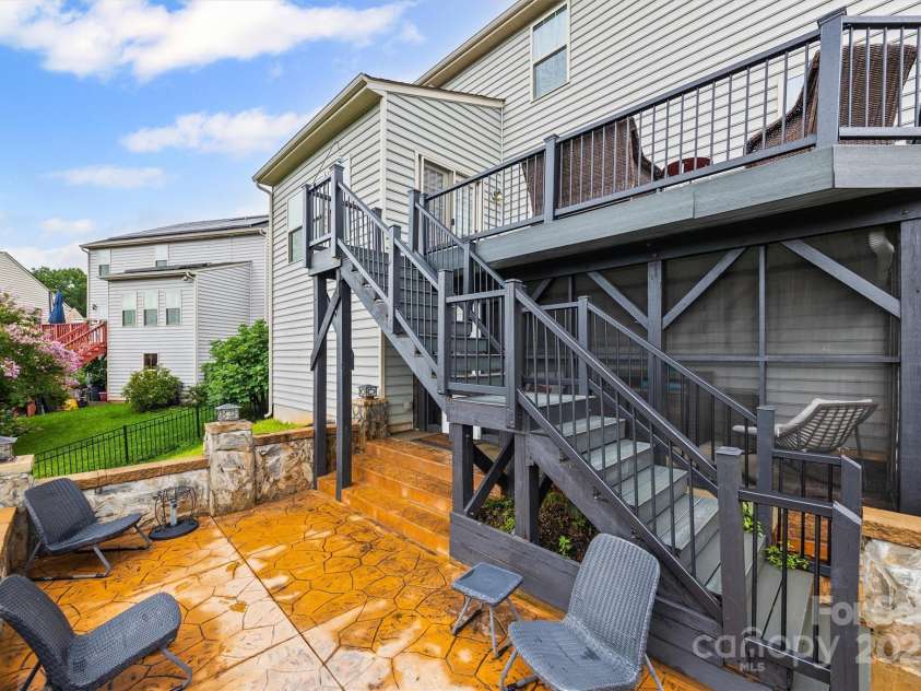 5709 Selkirkshire Road, Charlotte, NC 28278.  MLS# CAR4290990, YatesRealty ID 33291. Paver Patio