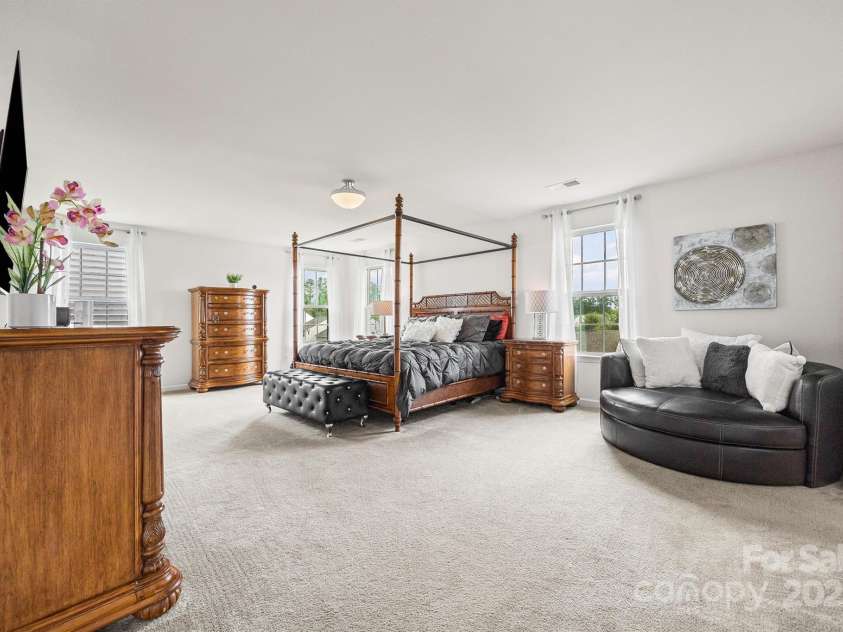 5709 Selkirkshire Road, Charlotte, NC 28278.  MLS# CAR4290990, YatesRealty ID 33291. Primary Suite