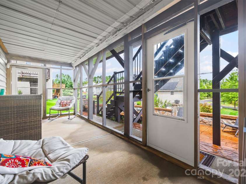 5709 Selkirkshire Road, Charlotte, NC 28278.  MLS# CAR4290990, YatesRealty ID 33291. Screened Porch