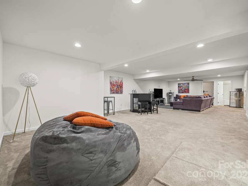 5709 Selkirkshire Road, Charlotte, NC 28278.  MLS# CAR4290990, YatesRealty ID 33291. Sitting area - Basement