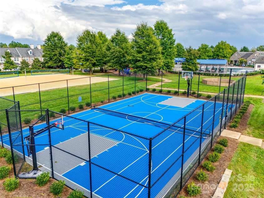 5709 Selkirkshire Road, Charlotte, NC 28278.  MLS# CAR4290990, YatesRealty ID 33291. Tennis Courts