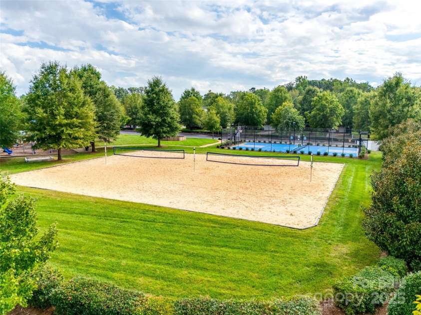 5709 Selkirkshire Road, Charlotte, NC 28278.  MLS# CAR4290990, YatesRealty ID 33291. Volleyball