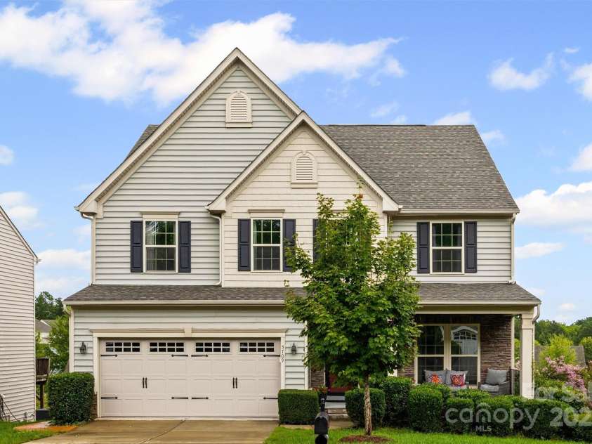 5709 Selkirkshire Road, Charlotte, NC 28278.  MLS# CAR4290990, YatesRealty ID 33291. Welcome Home!