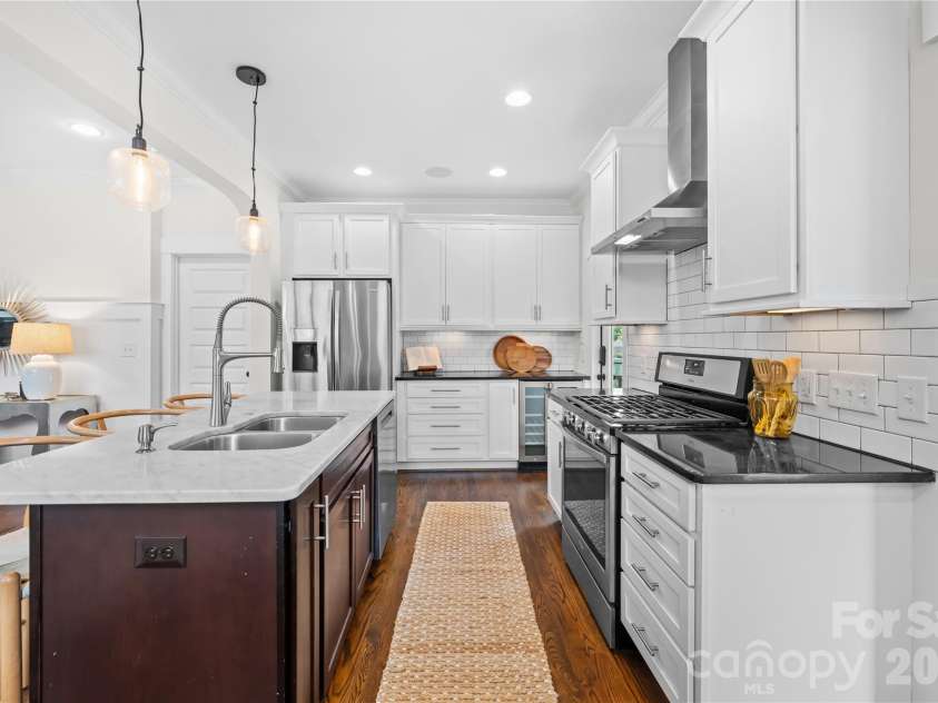 1340 Downs Avenue, Charlotte, NC 28205.  MLS# CAR4387303, YatesRealty ID 33292. Kitchen offers everything.