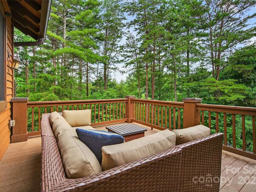 1077 Ten Whigs Ridge, Nebo, NC 28761.  MLS# CAR4288213, YatesRealty ID 33293. 