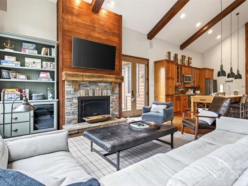 1077 Ten Whigs Ridge, Nebo, NC 28761.  MLS# CAR4288213, YatesRealty ID 33293. 