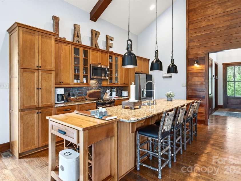 1077 Ten Whigs Ridge, Nebo, NC 28761.  MLS# CAR4288213, YatesRealty ID 33293. 