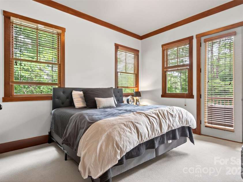 1077 Ten Whigs Ridge, Nebo, NC 28761.  MLS# CAR4288213, YatesRealty ID 33293. 