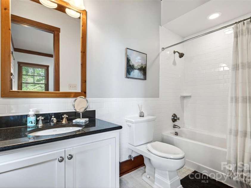 1077 Ten Whigs Ridge, Nebo, NC 28761.  MLS# CAR4288213, YatesRealty ID 33293. 